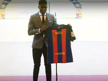 Umtiti, presentado como jugador del Barça Umtiti, presentado como jugador del Barça