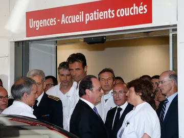 François Hollande durante su visita a los heridos del atentado de Niza François Hollande durante su visita a los heridos del atentado de Niza