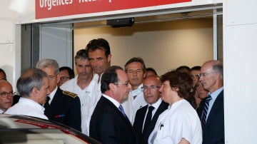 François Hollande durante su visita a los heridos del atentado de Niza