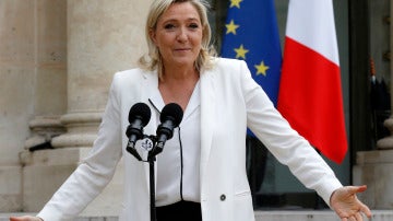 Le Pen tras su reunión con Hollande.