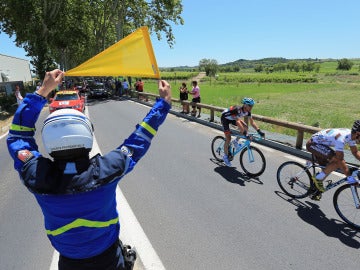 Un agente de seguridad, durante el Tour de Francia de 2013