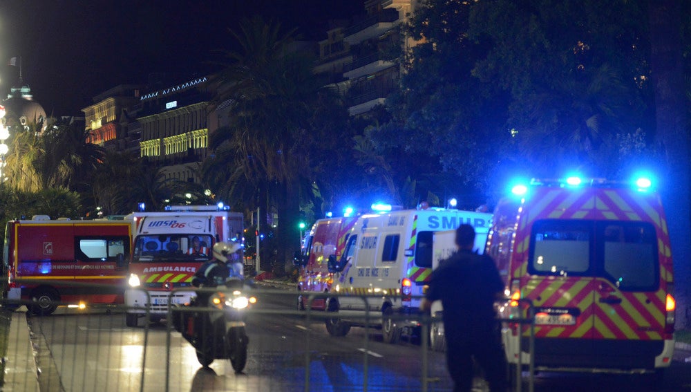 Ambulancias tras el atentado en Niza