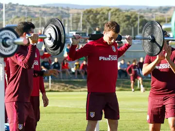 Diogo Jota y compañía levantando pesas Diogo Jota y compañía levantando pesas