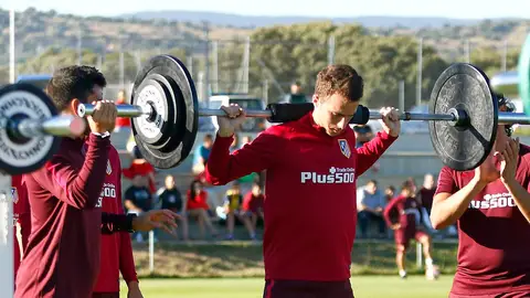 Diogo Jota y compañía levantando pesas Diogo Jota y compañía levantando pesas