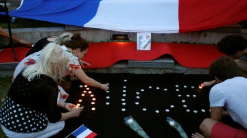Homenaje a las víctimas de Niza