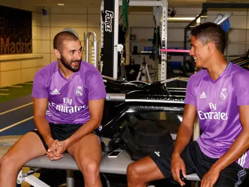 Benzema, junto a Varane Benzema, junto a Varane