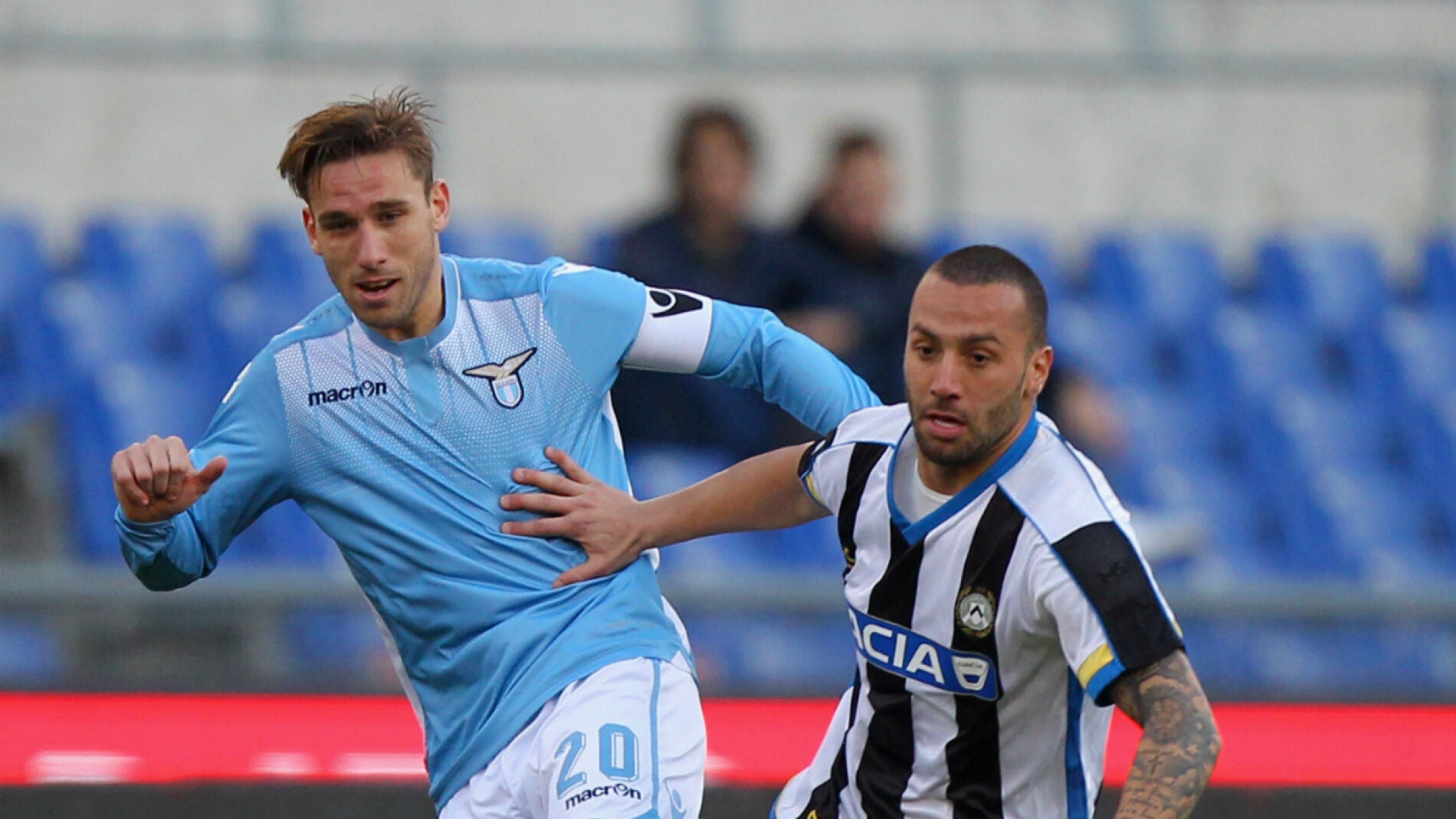 Guilherme Santos, ante Lucas Biglia