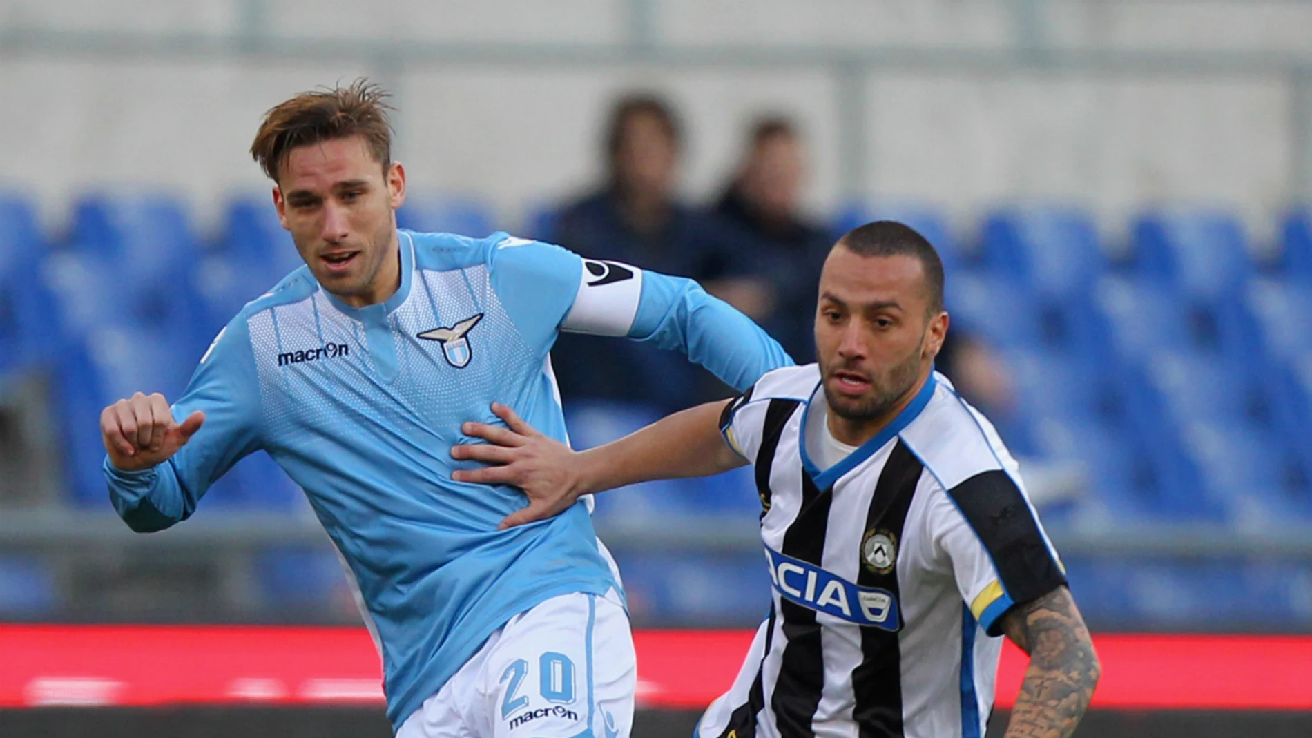 Guilherme Santos, ante Lucas Biglia Guilherme Santos, ante Lucas Biglia
