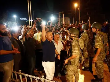 Protestas en Turquía contra el golpe de Estado Protestas en Turquía contra el golpe de Estado