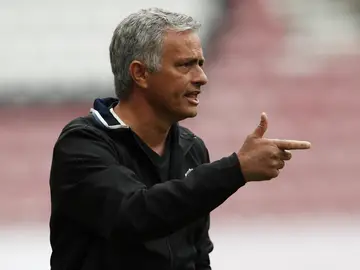 Mourinho, en la banda Mourinho, en la banda