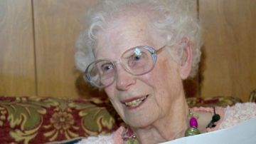 Helen Maddox, mujer de 102 años que ha renovado el carnet de conducir
