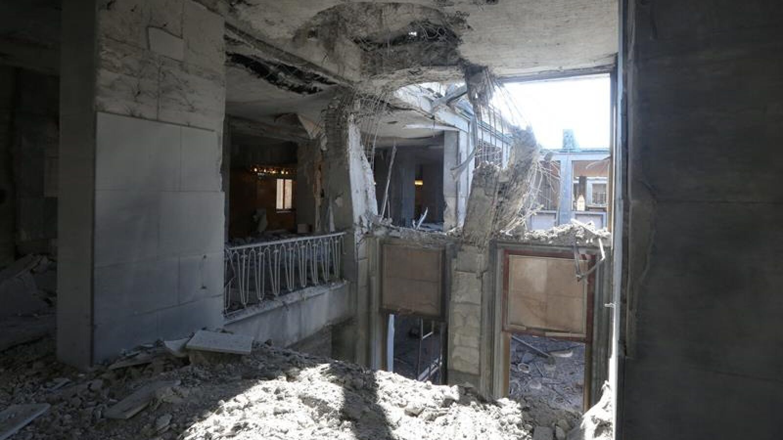 El Parlamento turco, bombardeado por los golpistas