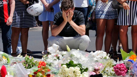 Homenaje a las v&iacute;ctimas de Niza