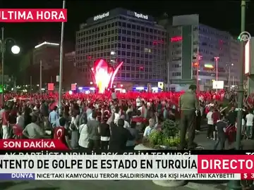 Los turcos intenta frenar el golpe de Estado Los turcos intenta frenar el golpe de Estado