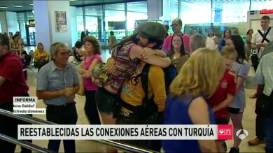 Llegan a España los primeros pasajeros procedentes de Estambul