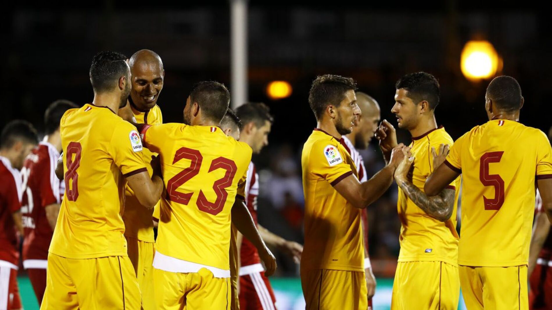 El Sevilla festeja la victoria ante River Plate