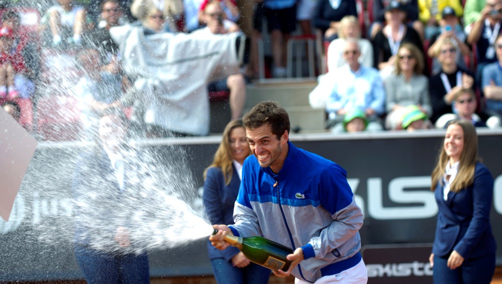 Albert Ramos celebra su victoria en Bastad