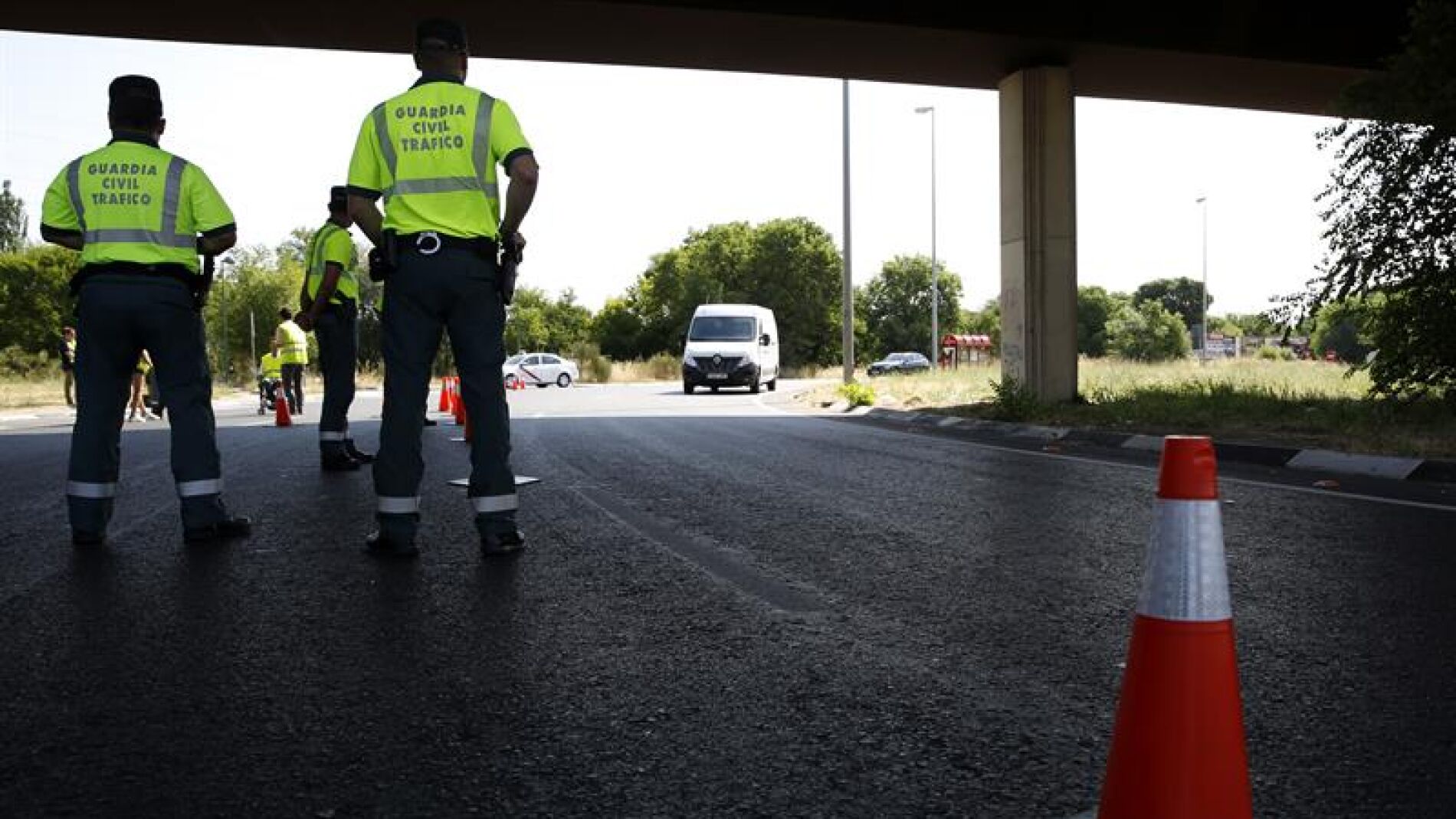 Control de tr&aacute;fico de la Guardia Civil en una imagen de archivo