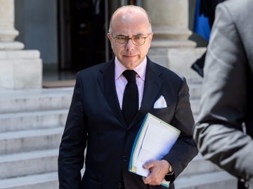 El ministro galo de Interior, Bernard Cazeneuve, llega al Elíseo.