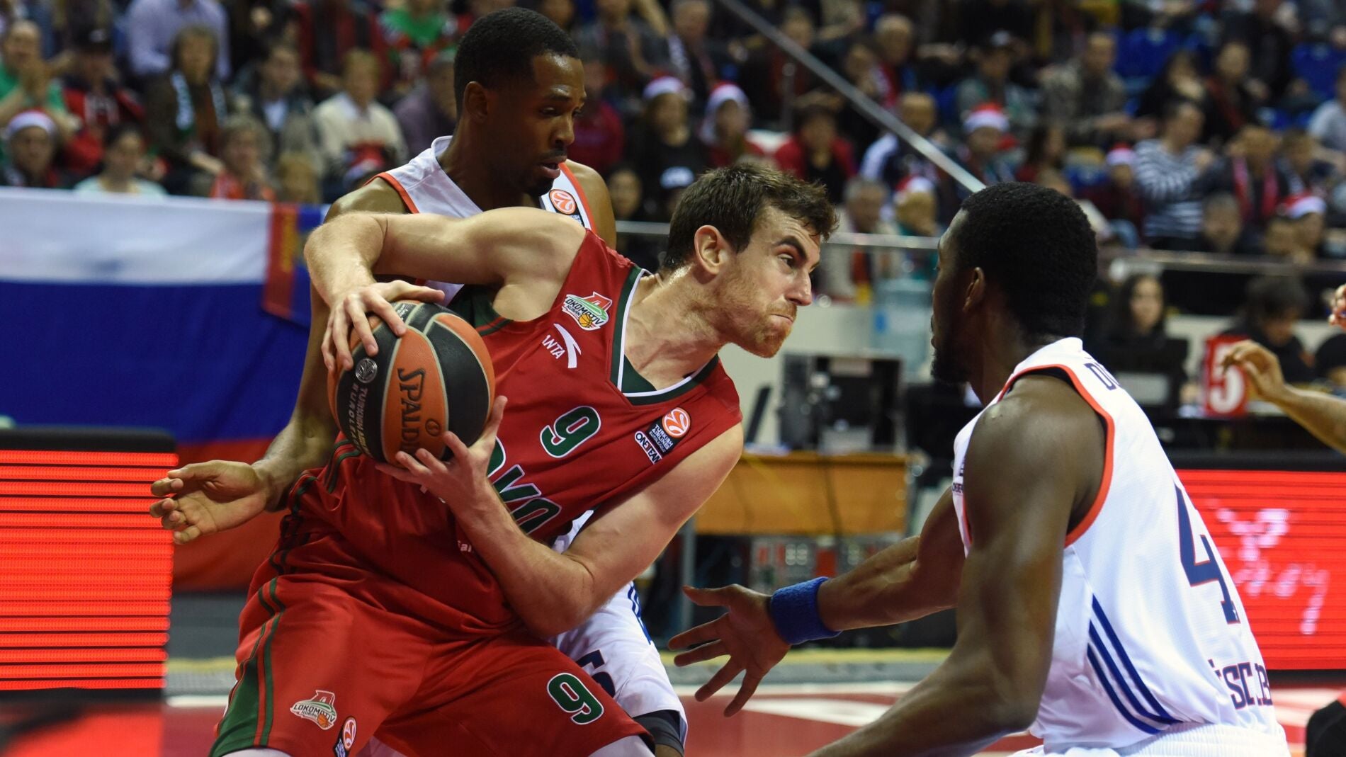 V&iacute;ctor Claver, durante un partido con el Lokomotiv Kuban