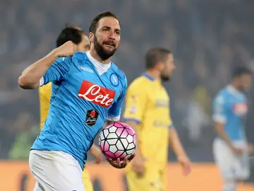 Higuaín celebra un gol con el Nápoles Higuaín celebra un gol con el Nápoles