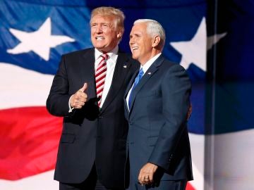 Mike Pence, acompa&ntilde;ado de Donald Trump.