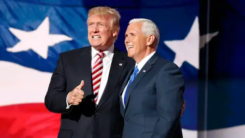 Mike Pence, acompañado de Donald Trump. Mike Pence, acompañado de Donald Trump.