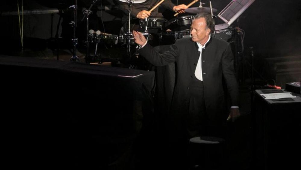 Julio Iglesias durante su concierto en Gran Canaria