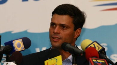 Leopoldo López sale de prisión y pasa a arresto domiciliario 