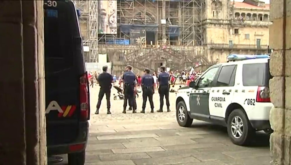 Frame 16.493322 de: Santiago de Compostela blindado por las fuerzas de seguridad