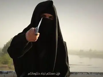 Un miembro de Daesh amenazando con un cuchillo (Archivo) Un miembro de Daesh amenazando con un cuchillo (Archivo)
