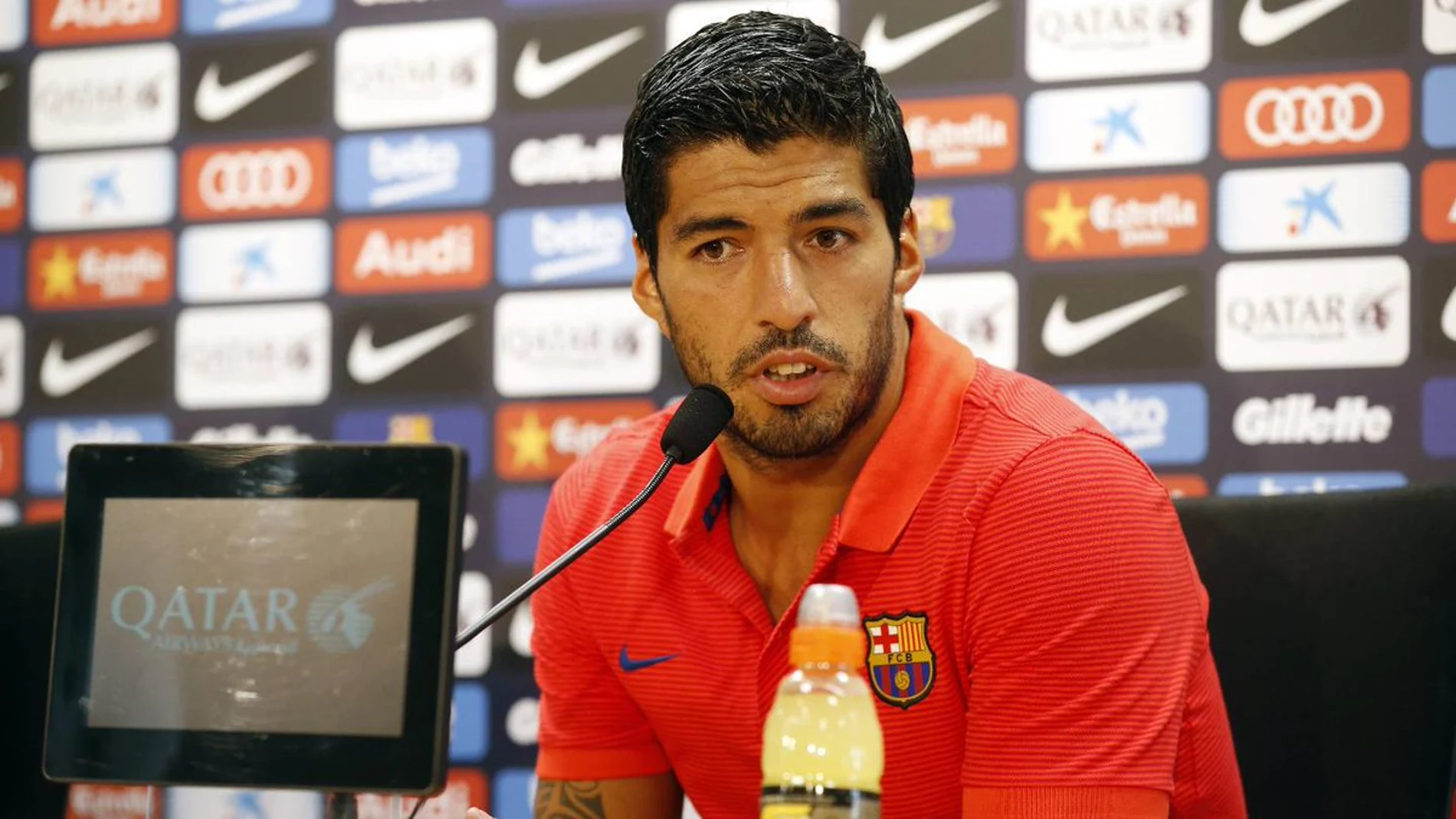 Luis Suárez comparece ante los medios Luis Suárez comparece ante los medios