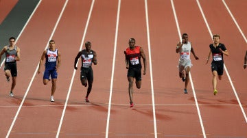 Bruno Hortelano corre junto a Usain Bolt
