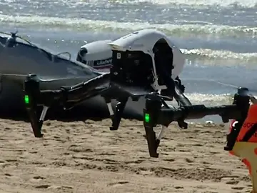 Frame 1.688915 de: Tarragona reforzará la seguridad de sus playas con un dron Frame 1.688915 de: Tarragona reforzará la seguridad de sus playas con un dron