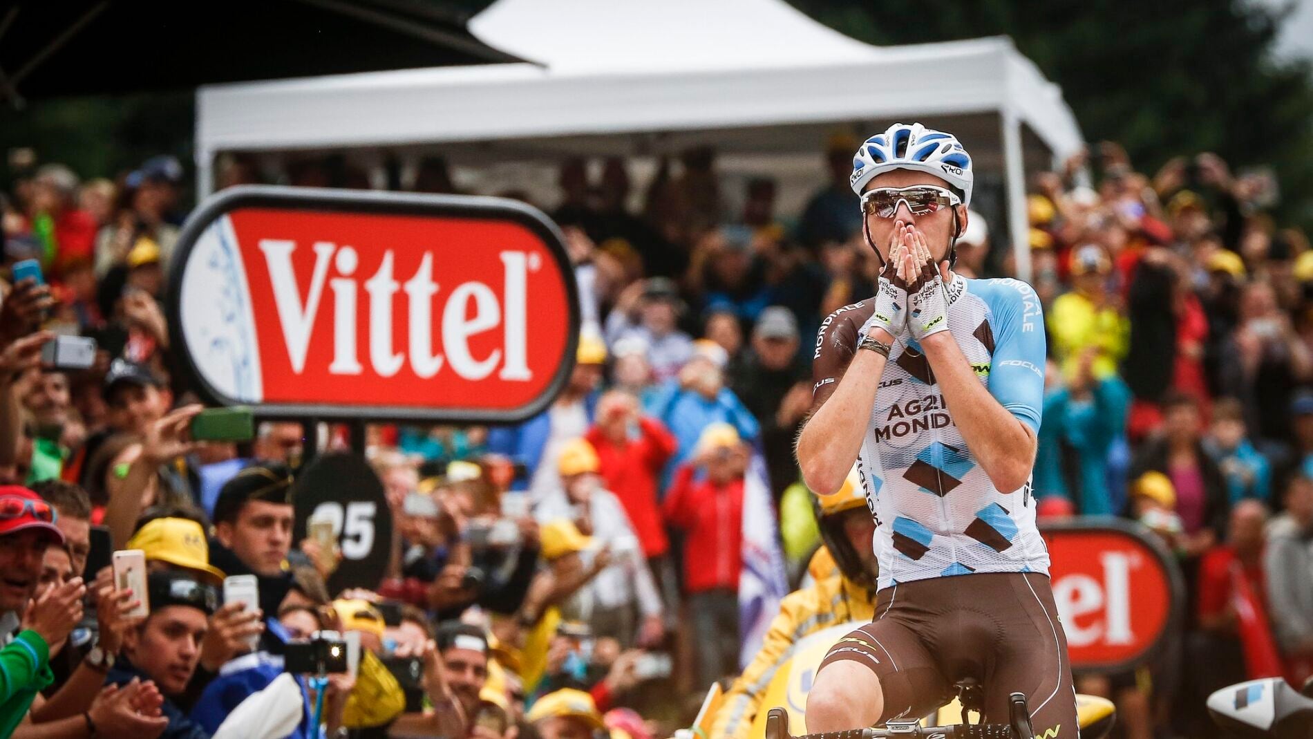 Bardet gana en las faldas del Mont Blanc