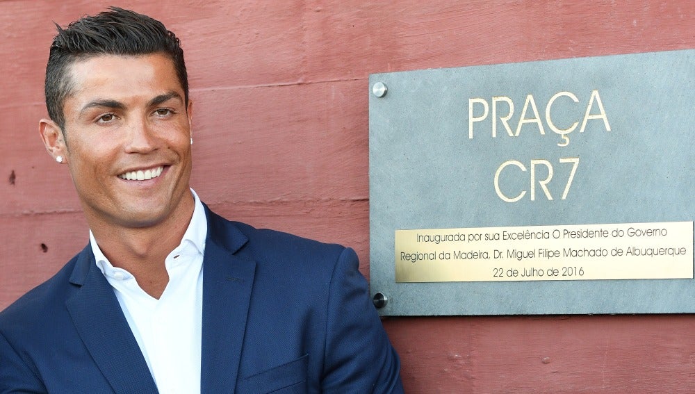 Cristiano Ronaldo inaugura su primer hotel en su tierra natal