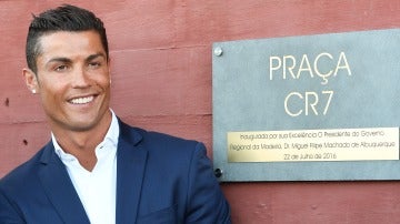 Cristiano Ronaldo inaugura su primer hotel en su tierra natal