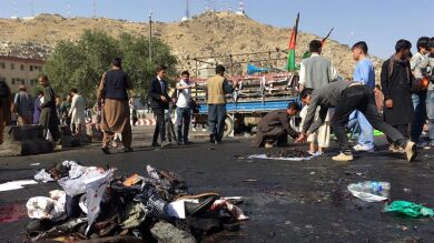 Decenas de muertos en un atentado suicida en Kabul asumido por Daesh