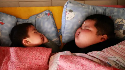 Las dos caras de los niños en China: obesidad y vida saludable Niños chinos