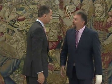 Frame 7.683206 de: El Rey recibe a Isidro Martínez Oblanca, diputado de Foro Asturias