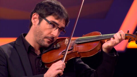 Juanra Bonet toca el violín en '¡Boom!'