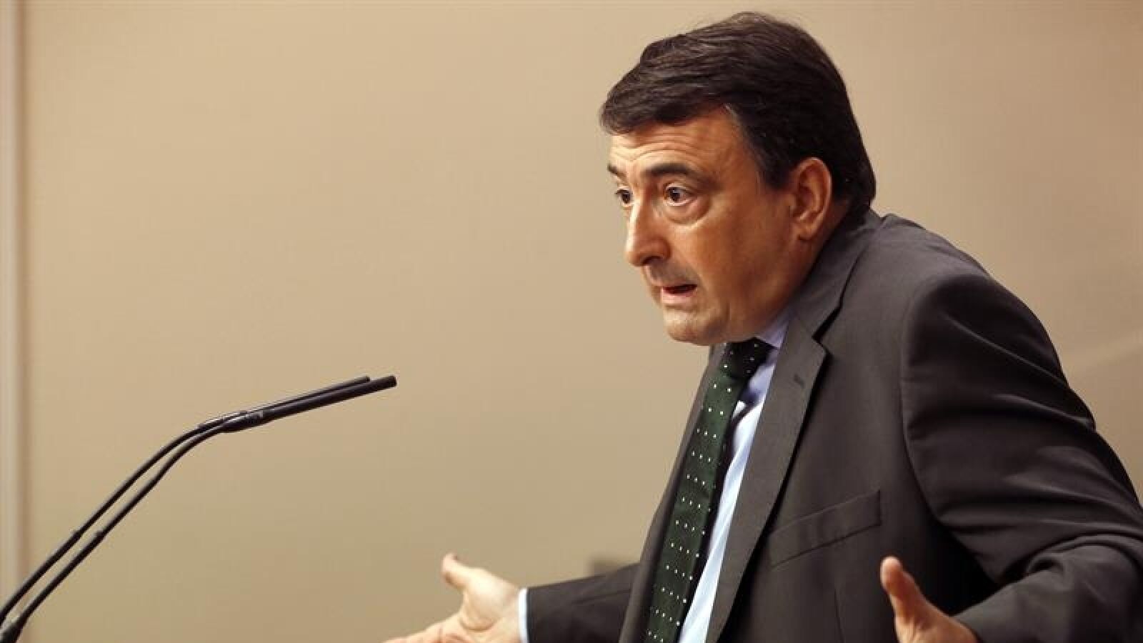 El PNV denuncia un ataque de tres encapuchados con el mensaje en euskera: 