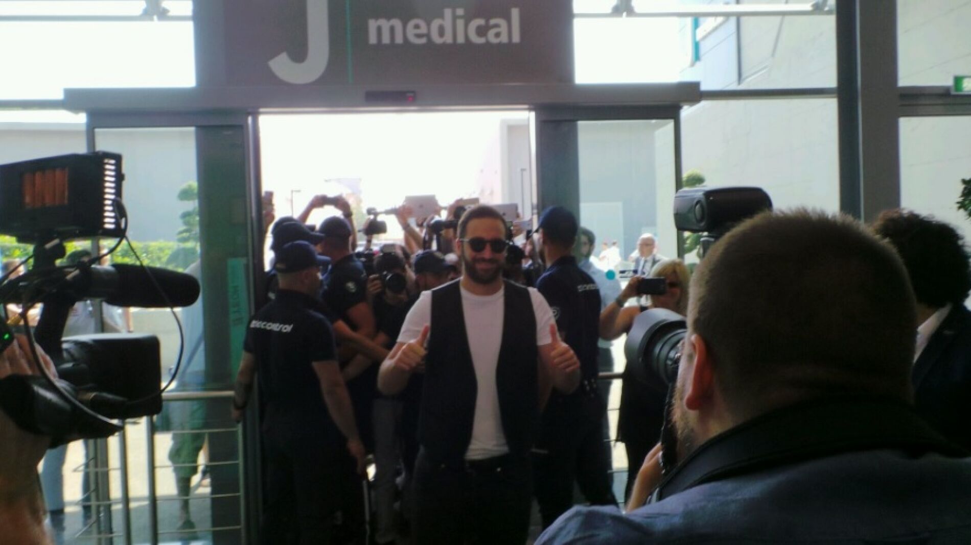 Gonzalo Higua&iacute;n, a su llegada a Tur&iacute;n