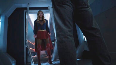 Supergirl salva a cientos de personas