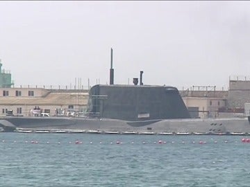 Frame 1.428267 de: La armada británica desarma el submarino nuclear de Gibraltar