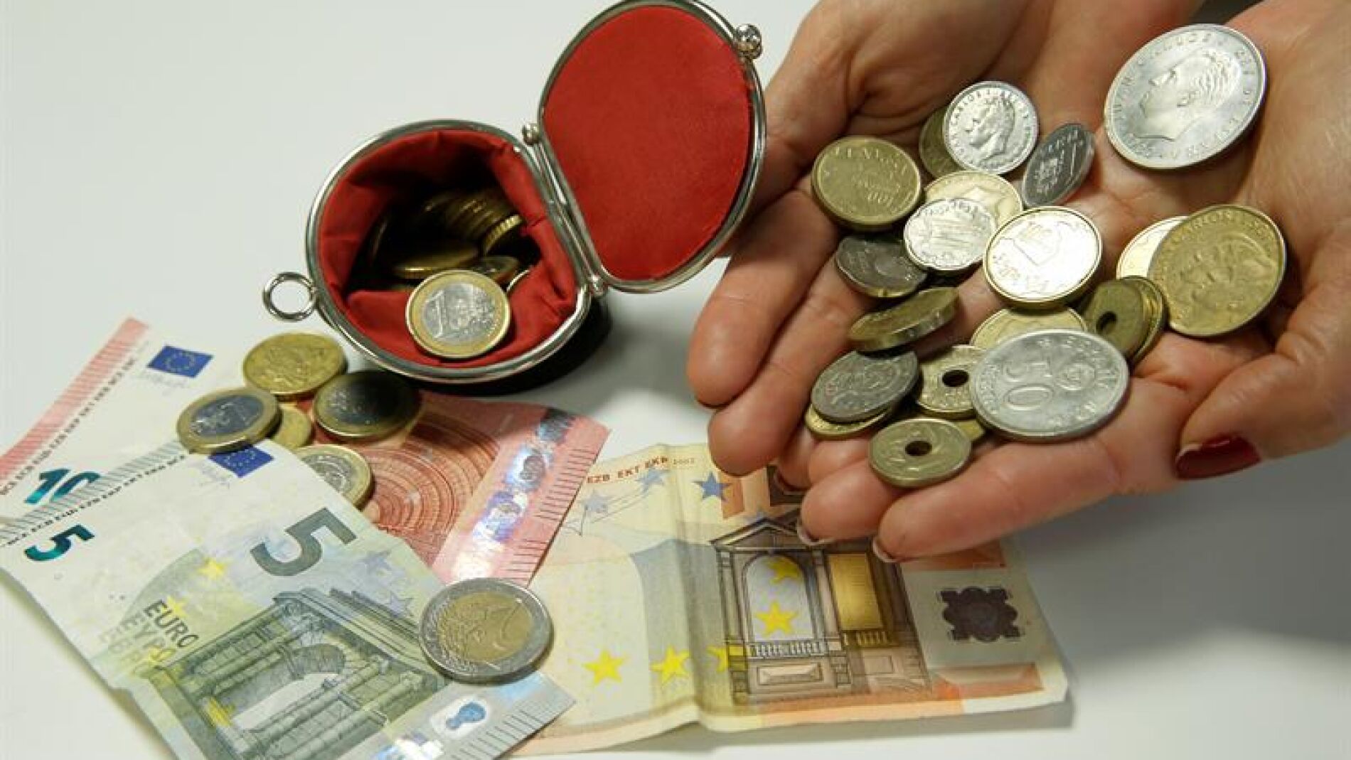 Monedas de euro y de pesetas de diferentes valores
