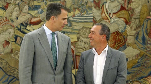El Rey Felipe VI junto a Joan Baldov&iacute;