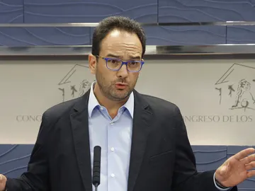 Antonio Hernando durante una rueda de prensa en el Congreso Antonio Hernando durante una rueda de prensa en el Congreso