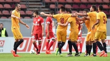 Los jugadores del Sevilla celebran el gol ante el Mainz