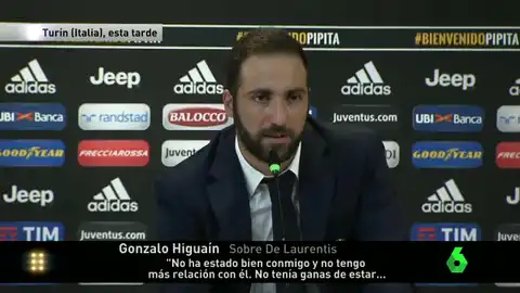 Higuaín en su rueda de prensa como jugador de la Juventus Higuaín en su rueda de prensa como jugador de la Juventus